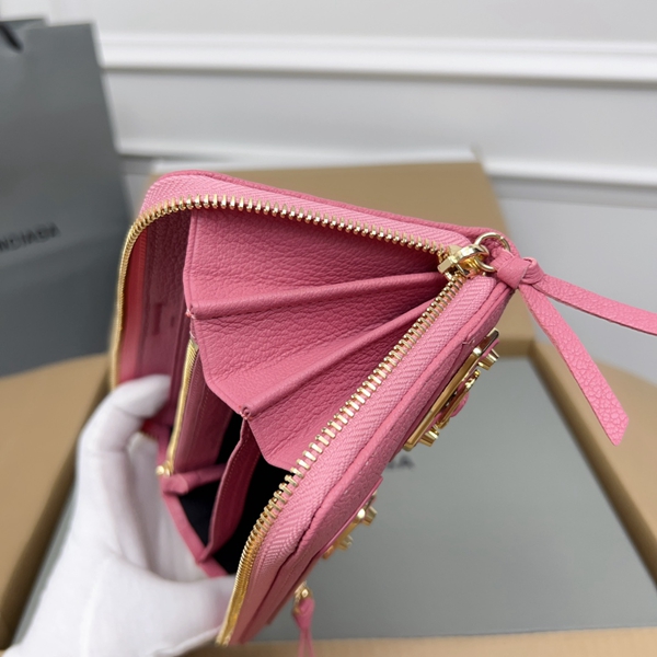 超激安ブランド財布偽物着用イメージ